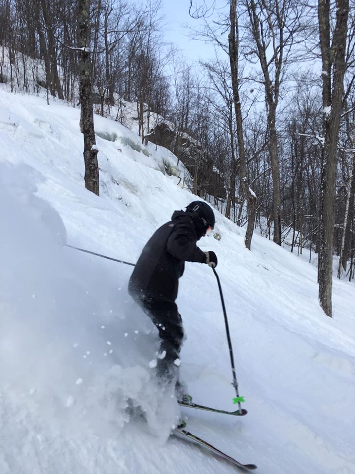Sommet Morin Heights - Du ski de backside de la montagne